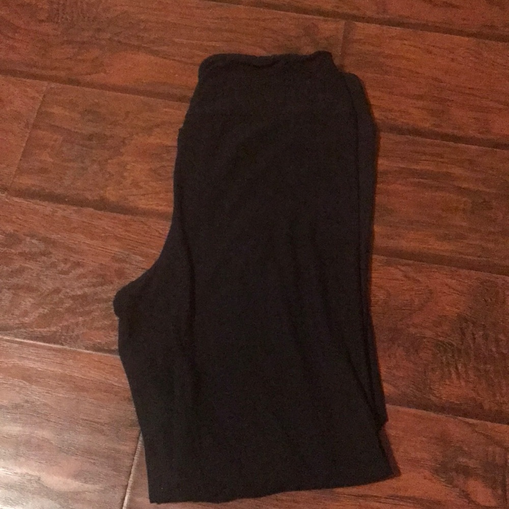 Lularoe BLACK TC leggings!
